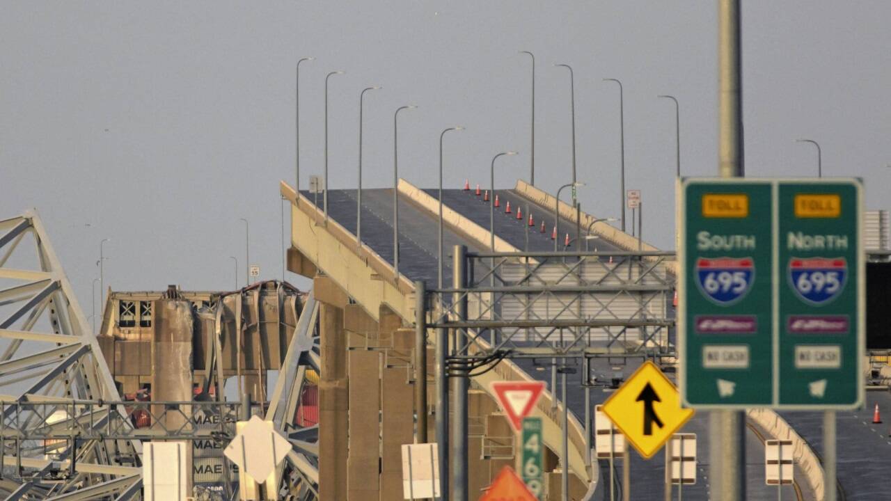 Die Brücke stürzte zu großen Teilen ein 