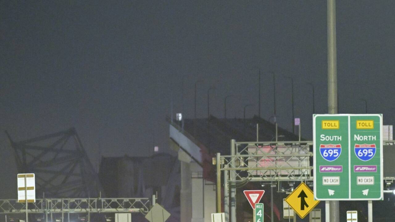 Die Brücke stürzte ein. 