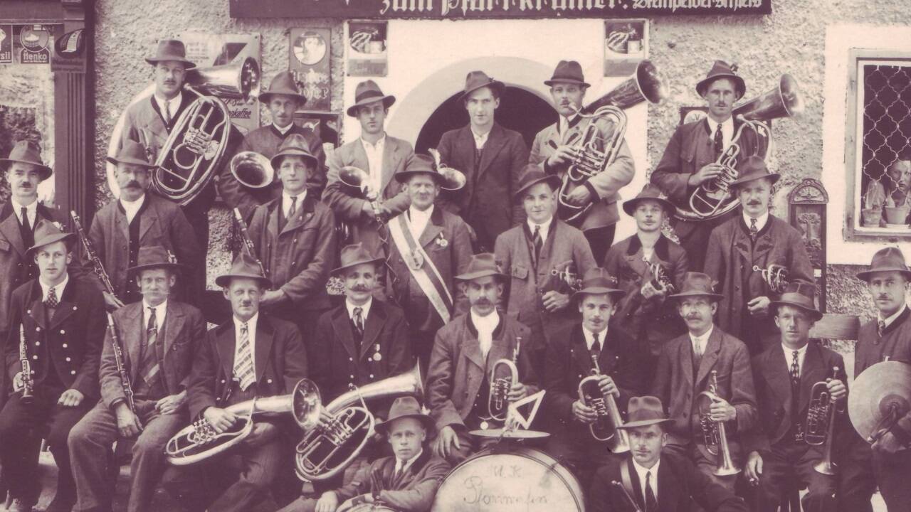 Die Trachtenmusikkapelle Pfarrwerfen im Jahr 1913. 