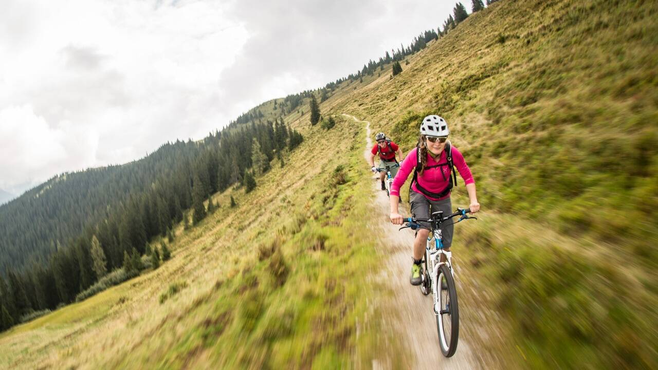 Damit man unbeschwert Rad fahren kann, sollte man sich über die vielen Möglichkeiten von Radversicherungen informieren.  