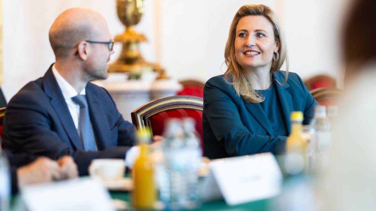 Ministerin Susanne Raab diskutiert mit Experten über die „österreichische Leitkultur“. Ministerin Susanne Raab diskutiert mit Experten über die „österreichische Leitkultur“.