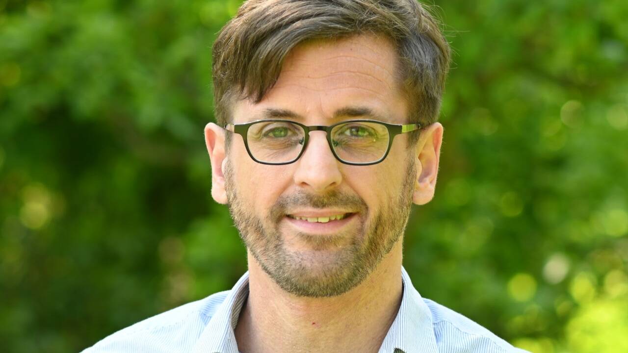 Stefan Seidel studierte Theologie in Leipzig, Jerusalem und Heidelberg sowie Psychologie in Berlin. Er ist leitender Redakteur bei der evangelischen Wochenzeitung „Der Sonntag“. 