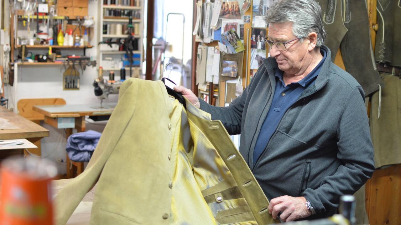 Peter Jelinek in seiner Ledermanufaktur.  