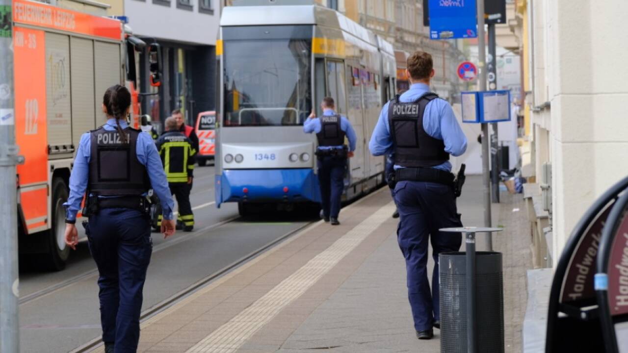 Kind war und unter das Fahrzeug gezogen worden Kind war und unter das Fahrzeug gezogen worden