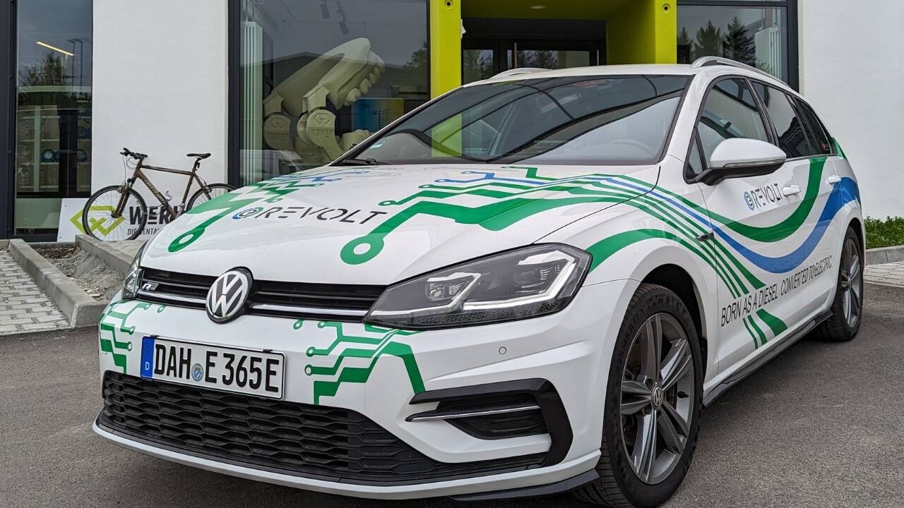 Verbrenner werden binnen weniger Stunden zu Elektroautos umgebaut – so die Geschäftsidee eines bayerischen Start-ups. Verbrenner werden binnen weniger Stunden zu Elektroautos umgebaut – so die Geschäftsidee eines bayerischen Start-ups.