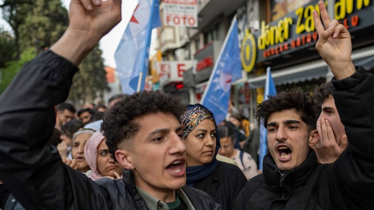Proteste gegen nachträglichen Wahlausschluss eines Wahlsiegers 