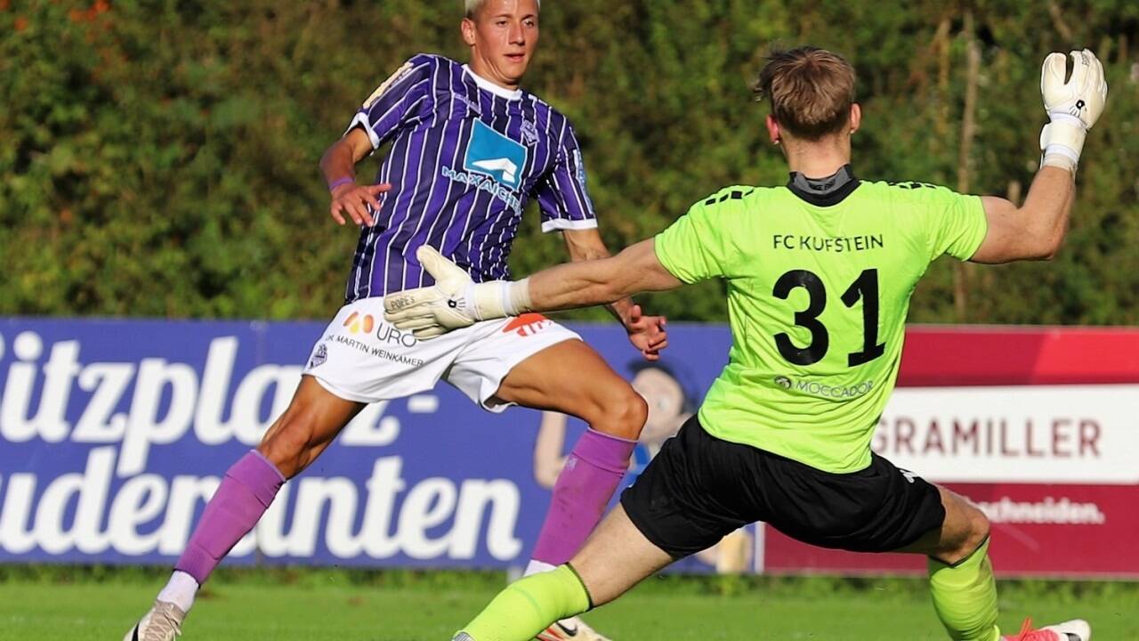 Torjäger Yannic Fötschl (l.) will Austria Salzburg zurück in die 2. Liga führen. 