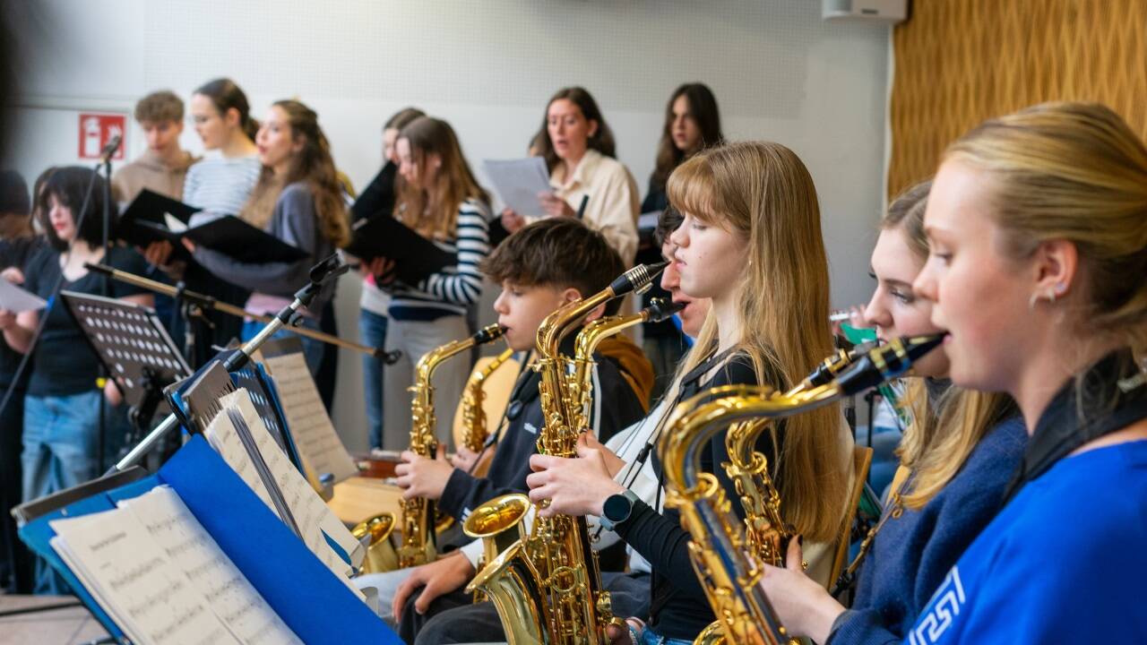 Big Band und Oberstufenchor des Sport- und Musik-Realgymnasiums Akademiestraße  Big Band und Oberstufenchor des Sport- und Musik-Realgymnasiums Akademiestraße