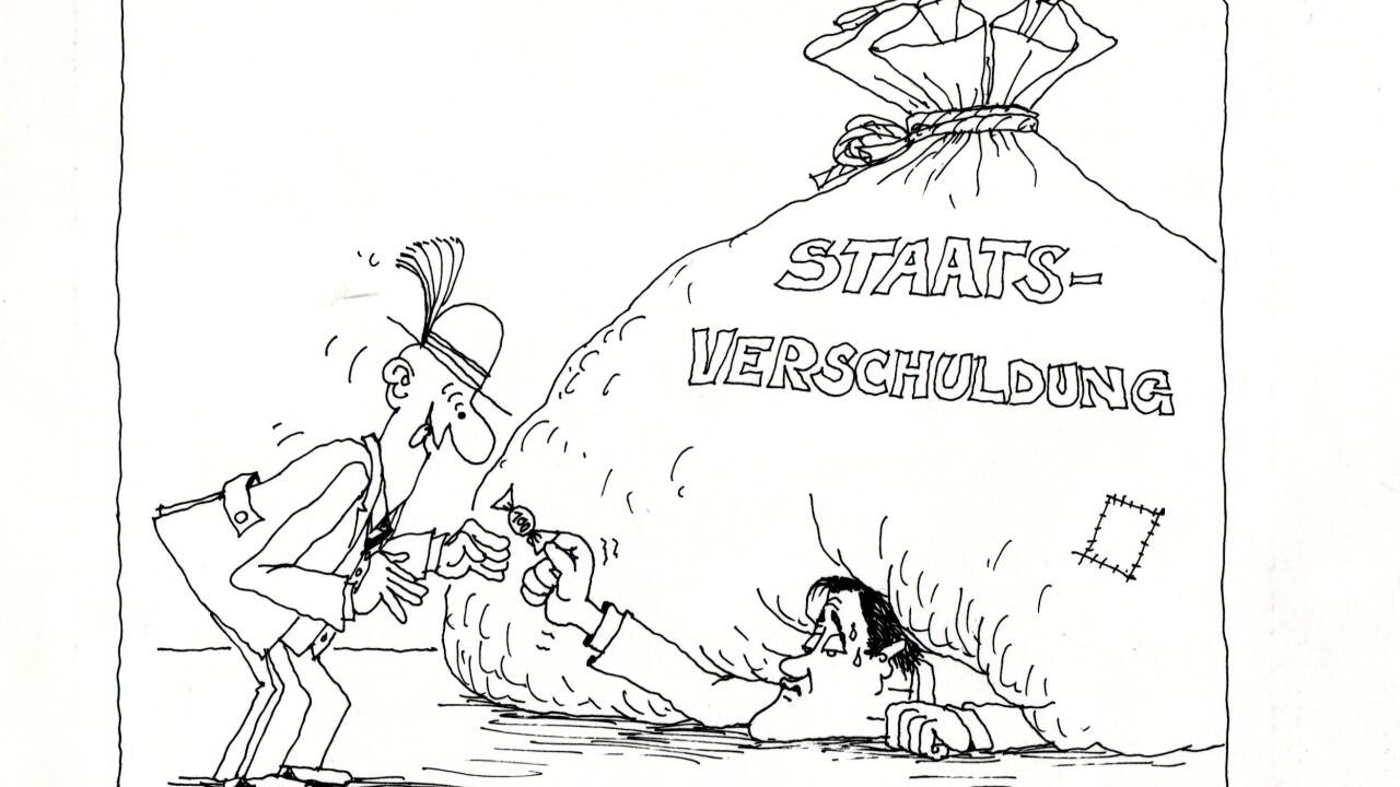 Ein halbes Jahrhundert im Spiegel der Karikatur. Einst zeichnete Helmut Hütter für die SN, heute ist es Thomas Wizany. Die Parallelen sind erstaunlich.  