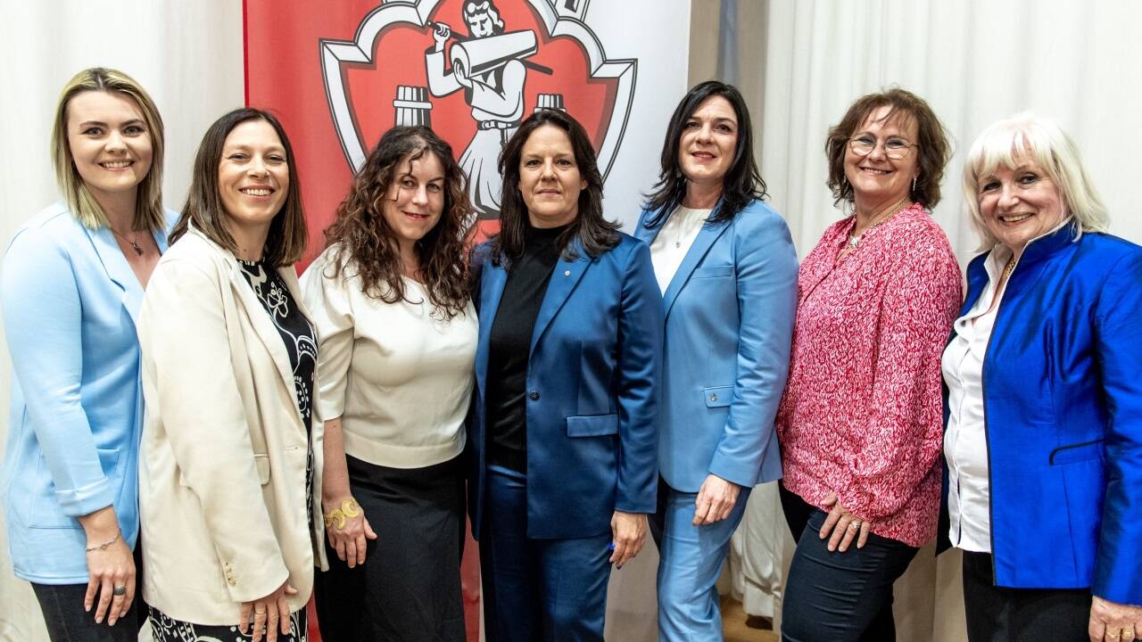 Die SPÖ-Frauen: Kristina Spindler, Martina Brunauer-Laimer, Patrizia Ebner, Sandra Mayer, Ingrid Zimmerling, Brigitte Mooslechner und Rosa Bock. 