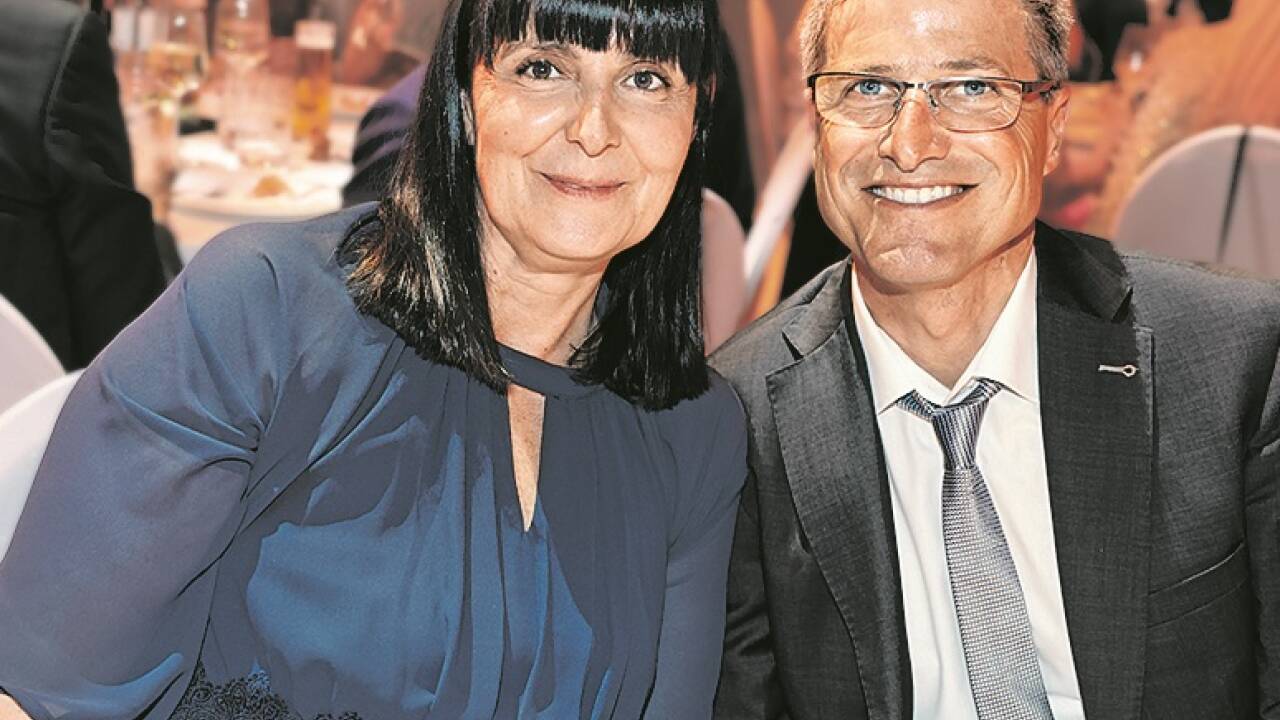 Alexander Diess (Skispringen) – im Bild mit Ehefrau Sylvia – wurde zum „Trainer des Jahres“ gewählt.  