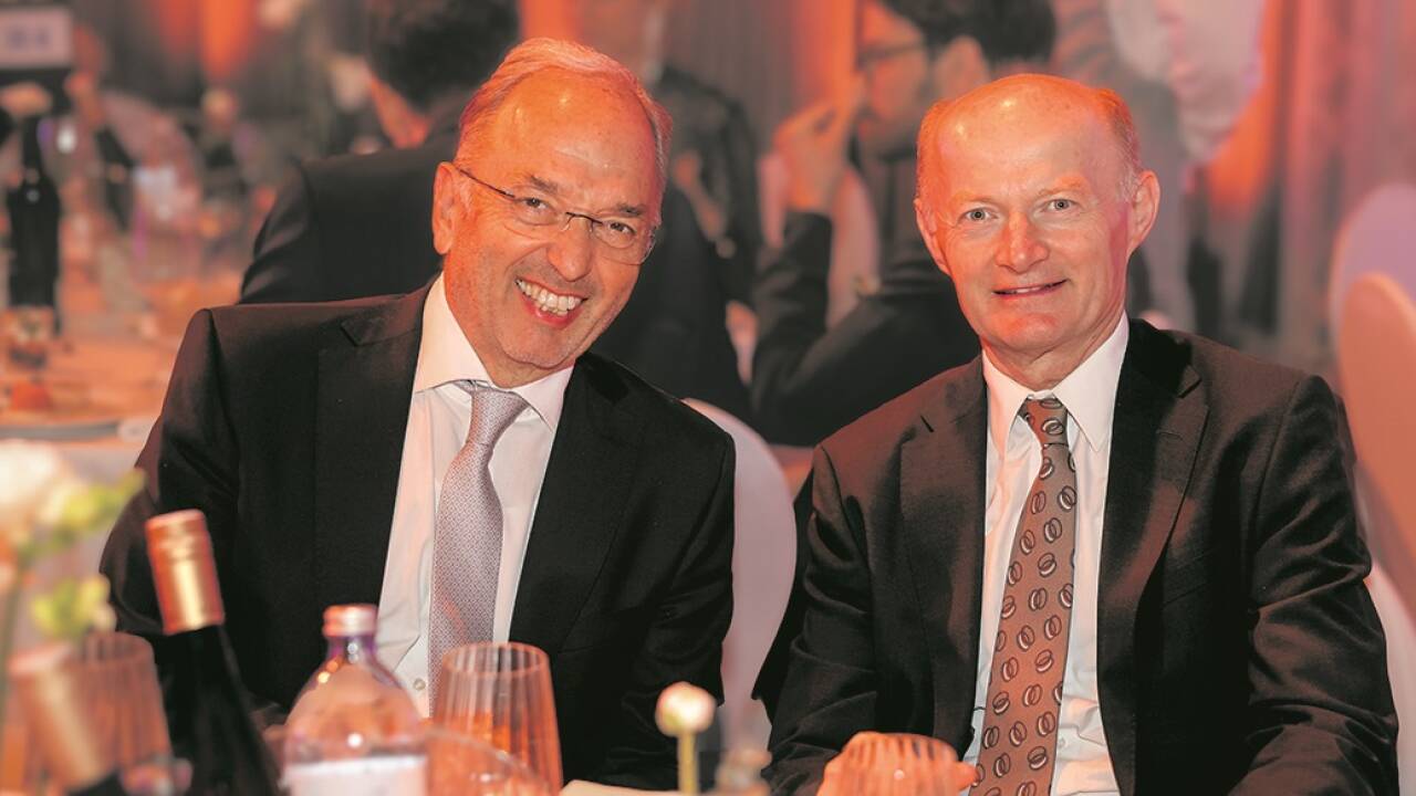  Franz Gasselsberger (Generaldirektor Oberbank/r.) und Peter Malata (W&H Dentalwerk Bürmoos GmbH). 