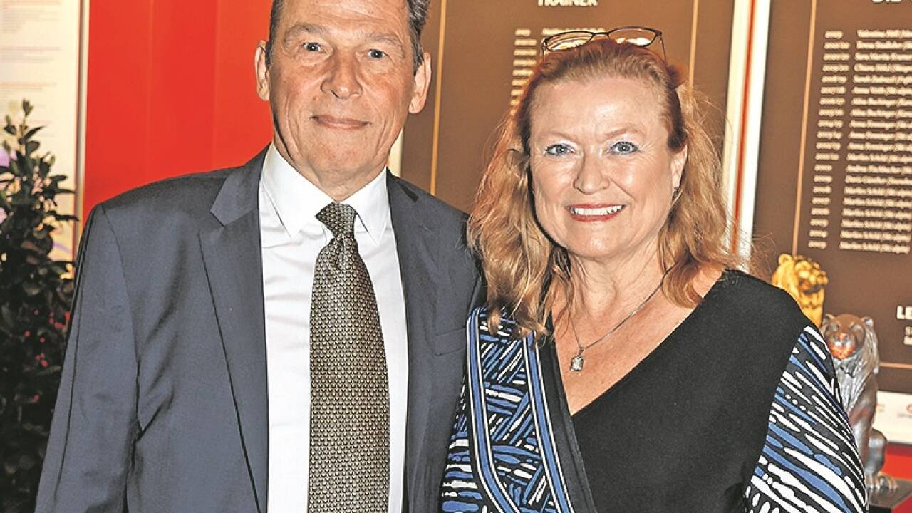 Bettina Ganghofer (Geschäftsführerin Salzburg Airport) und Hans Bartl.  
