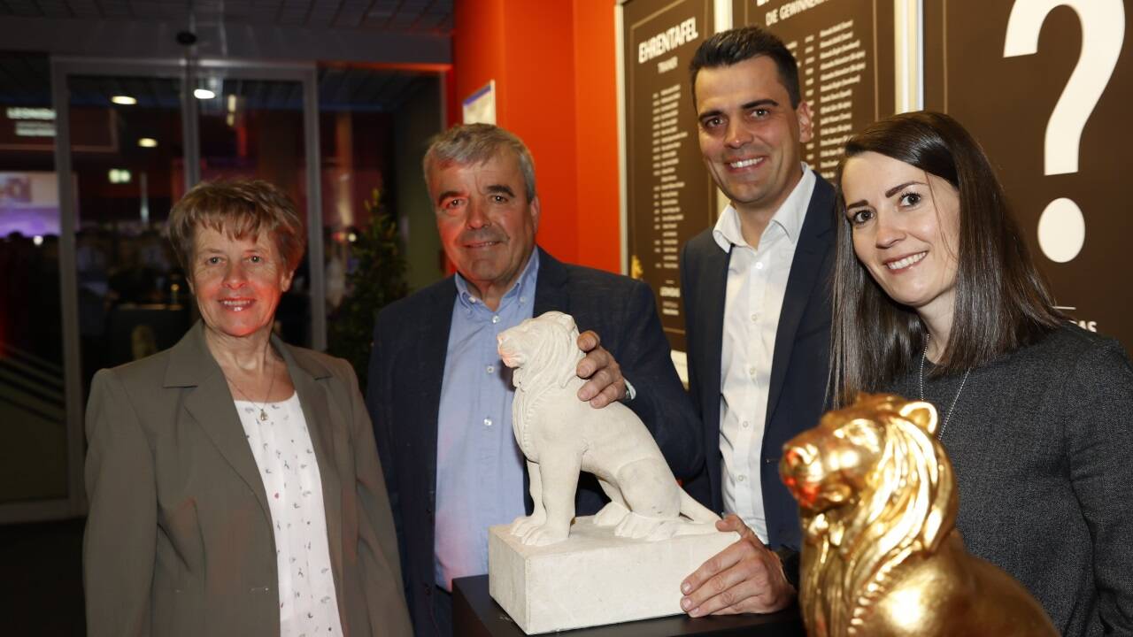 Schöpfer der Leonidas-Trophäen: die Familie Schipflinger aus Maishofen. 