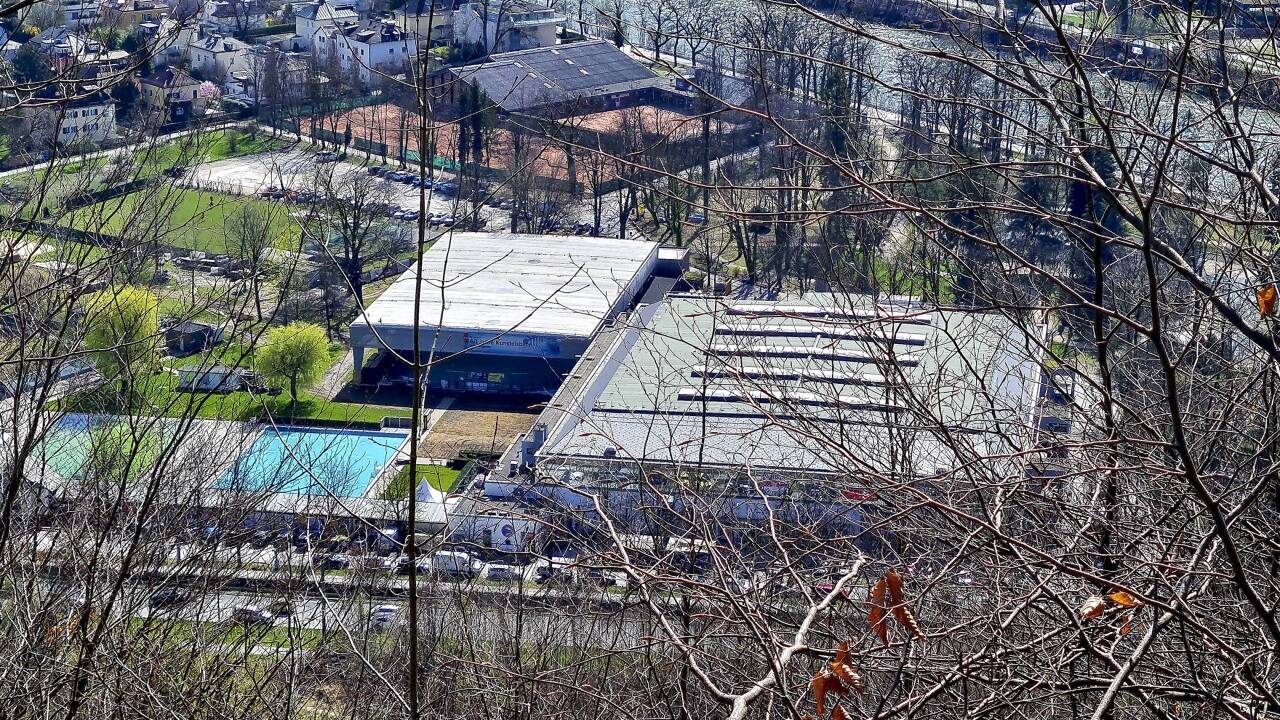Die kleine Eis-Trainingshalle neben der großen Eisarena soll neu gebaut werden. 