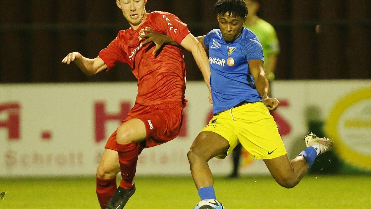 Lukas Würtinger (l.) konnte wie gegen den SAK auch in Straßwalchen über einen Last-Minute-Sieg jubeln. 