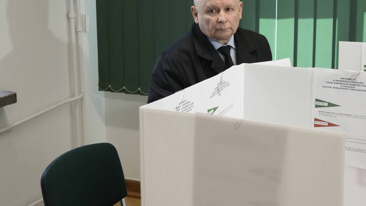 Jaroslaw Kaczynski, PiS-Parteichef, bei der Stimmabgabe am Sonntag. 
