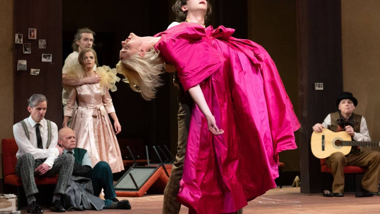 Tina Eberhardt, Maximilian Paier und Ensemble. 