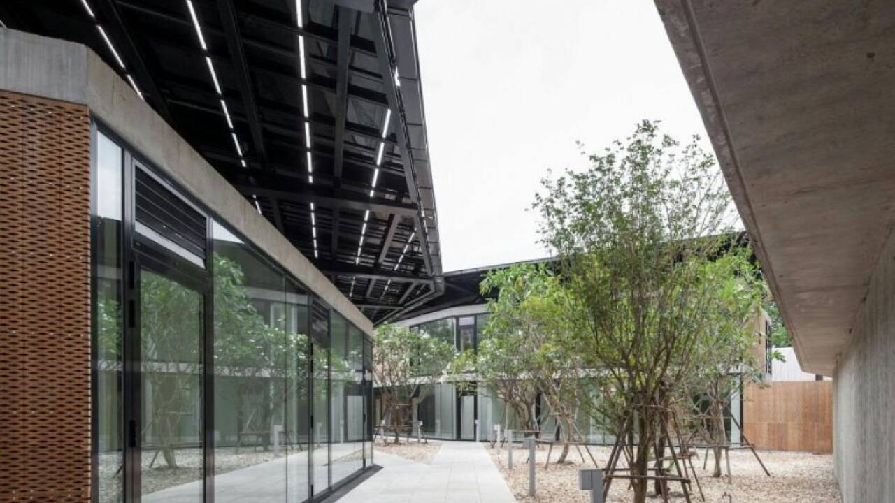 Die Österreichische Botschaft in Bangkok, geplant von Holodeck Architects 