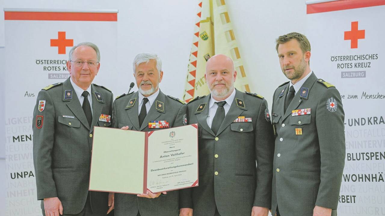 V. l.: Werner Aufmesser (Präsident), Toni Voithofer (Ehrenkommandant), Thomas Huber (Bezirksrettungskommandant) und Stefan Herbst (Landesrettungskommandant). 
