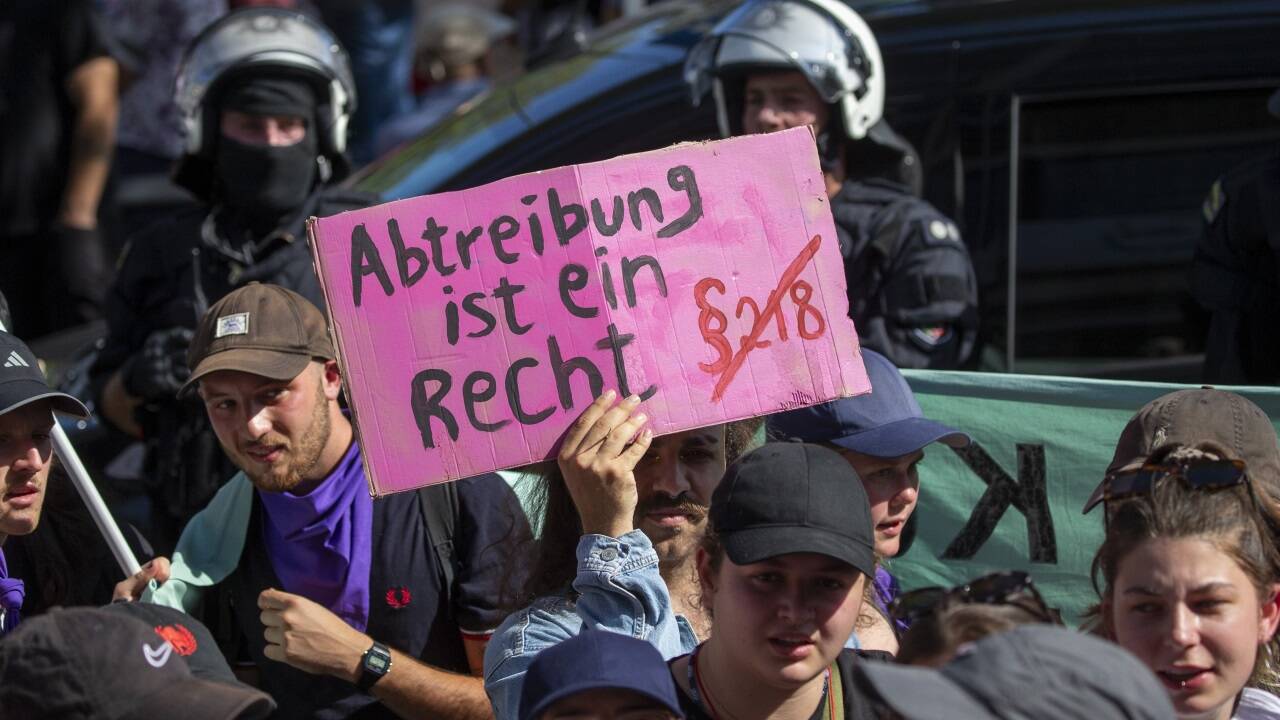 In Deutschland gibt es immer wieder Proteste gegen den Straftatbestand zum Schwangerschaftsabbruch. In Deutschland gibt es immer wieder Proteste gegen den Straftatbestand zum Schwangerschaftsabbruch.