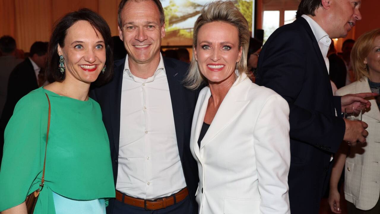 Landespolizeidirektor Bernhard Rausch mit Begleitung und Alexandra Meissnitzer (rechts) 