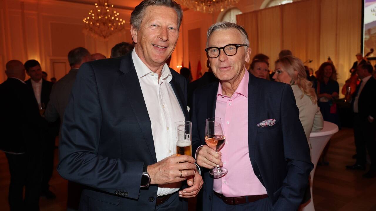 Porsche Chef Herbert Eggert und Wirtschaftskammer Salzburg Präsident Peter Buchmüller 