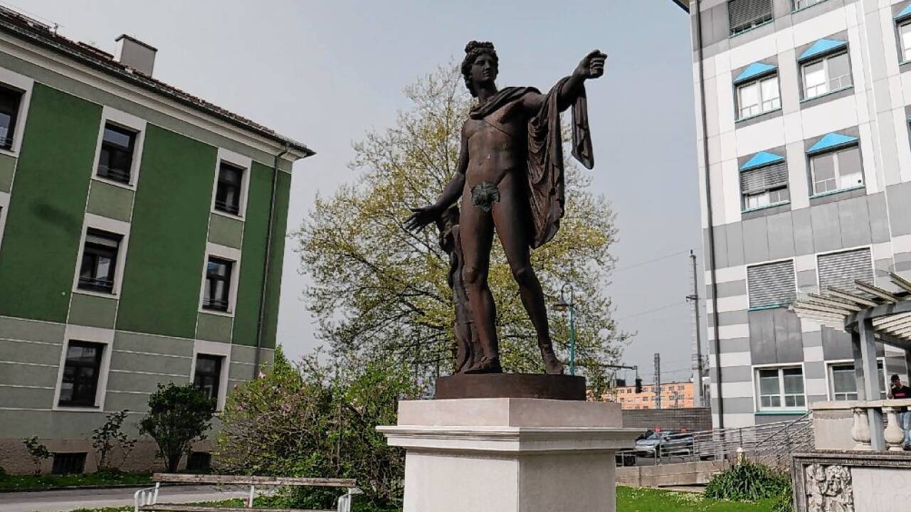 Ein gusseiserner „Apollo vom Belvedere“ aus der Mitte des 19. Jahrhunderts.  