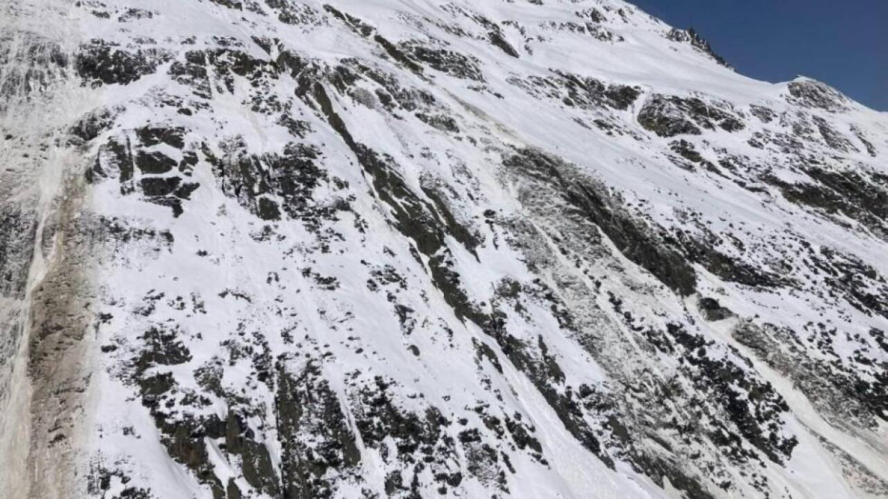 Die Gefahr vor Gleit- und Nassschneelawinen bleibt in Tirol hoch 