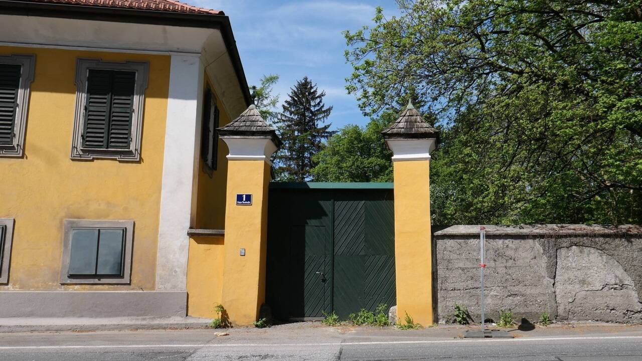 Der Rauchenbichlerhof mit der Adresse Linzer Straße 1.  