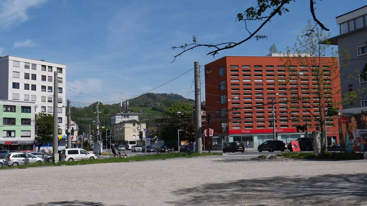 Blick auf die Sterneckkreuzung von der Seite des Rauchenbichlerhofs aus.  