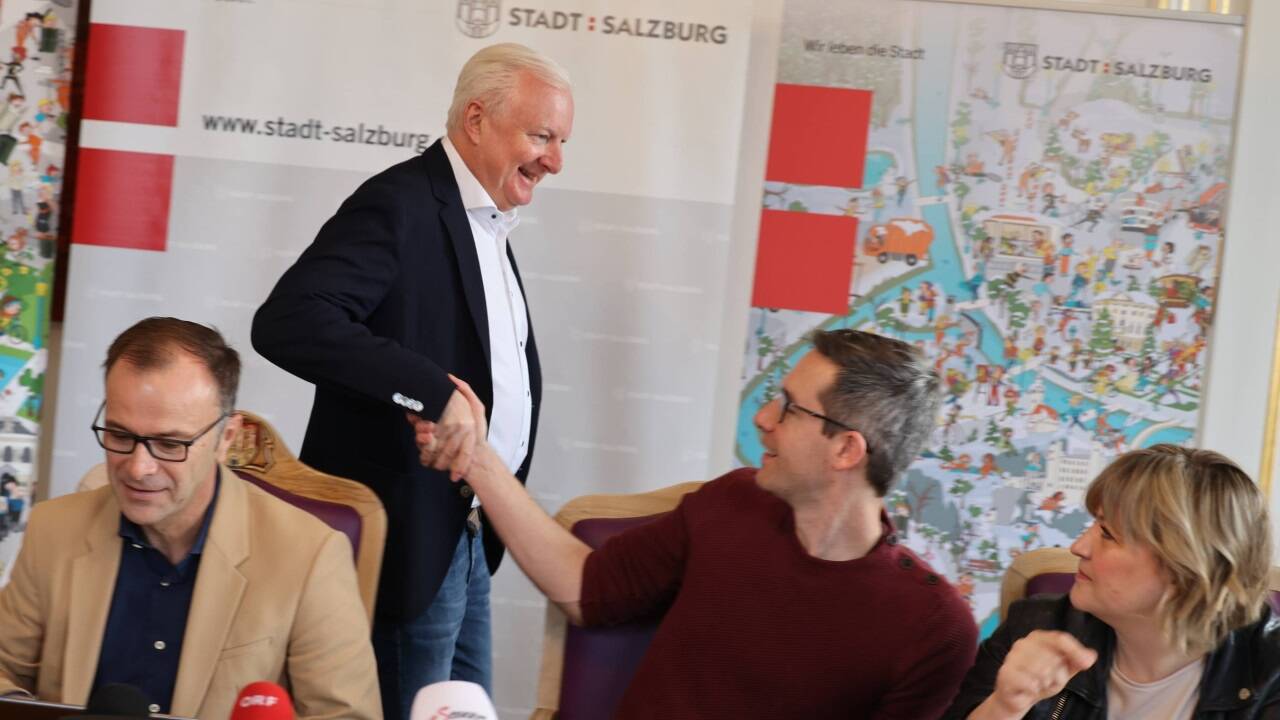 Die neue Stadtregierung mit Bernhard Auinger, Kay-Michael Dankl, Anna Schiester und Florian Kreibich verhandelt derzeit über ein Parteienübereinkommen.  