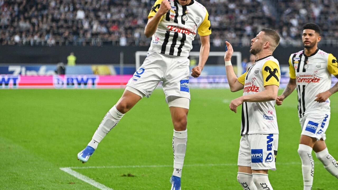 Für Matchwinner Marin Ljubicic gab es zur Belohnung den Matchball geschenkt. 