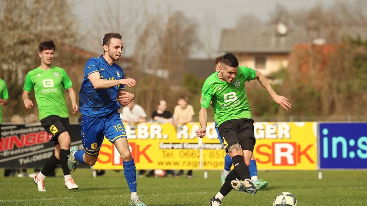 Grünau (Petrit Nika/rechts) fühlt sich in der Regionalliga West derzeit pudelwohl. 