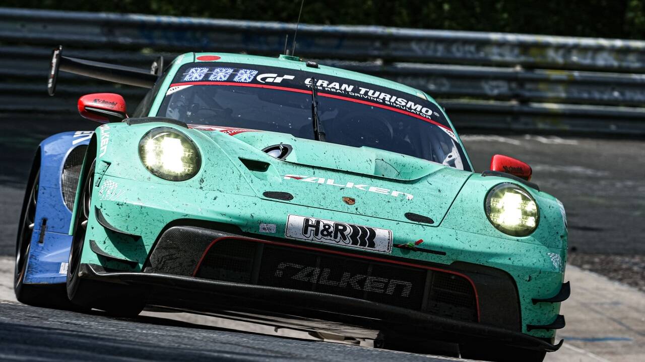 Martin Ragginger in seinem Porsche  Martin Ragginger in seinem Porsche