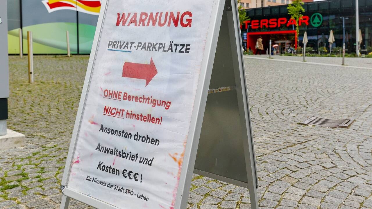 Ein Trafikant erhielt ein Mahnschreiben wegen Rufschädigung, weil er vor einer „Abzocke“ warnte. Dieses Schild der Lehener SPÖ dürfte rechtlich in Ordnung sein. Ein Trafikant erhielt ein Mahnschreiben wegen Rufschädigung, weil er vor einer „Abzocke“ warnte. Dieses Schild der Lehener SPÖ dürfte rechtlich in Ordnung sein.