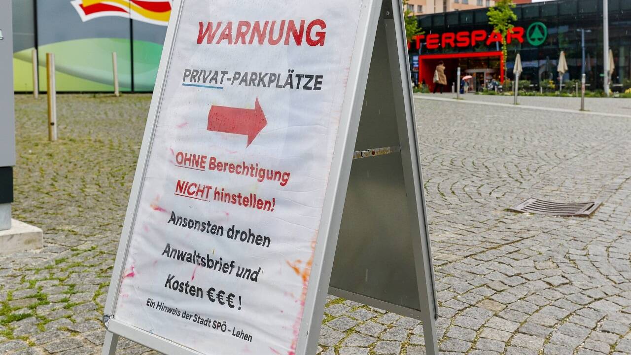 Ein Trafikant erhielt ein Mahnschreiben wegen Rufschädigung, weil er vor einer „Abzocke“ warnte. Dieses Schild der Lehener SPÖ dürfte rechtlich in Ordnung sein. 