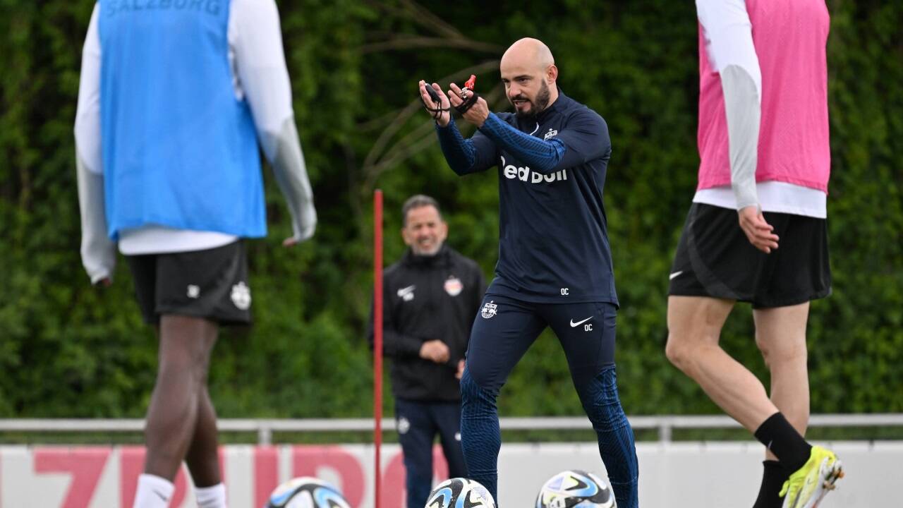 Onur Cinel leitete am Dienstag erstmals ein Training von Red Bull Salzburg.  