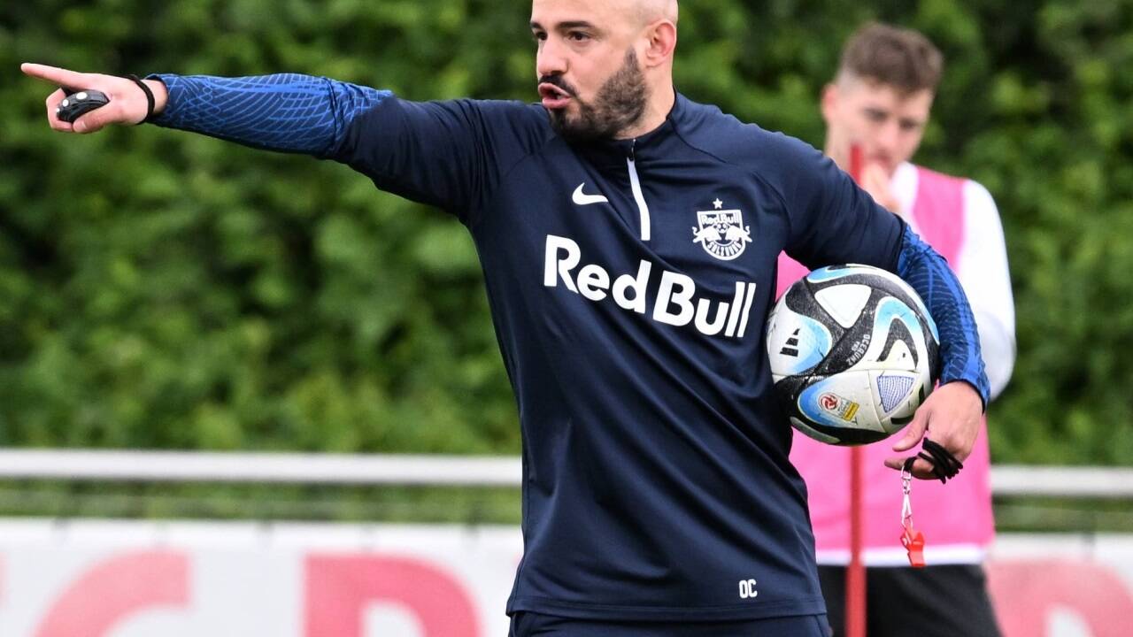 Onur Cinel leitete am Dienstag erstmals ein Training von Red Bull Salzburg.  