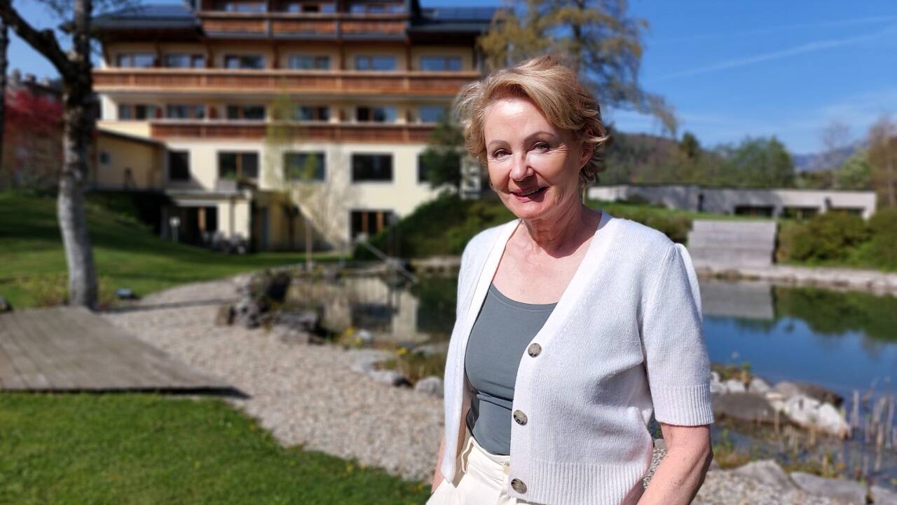 Dort, wo sich früher im Kranzbichlhof die Kellerbar befand, ließ Cornelia Salmhofer das Erdreich abgraben, um Seminarräume mit einem direkten Gartenzugang einrichten zu lassen.  