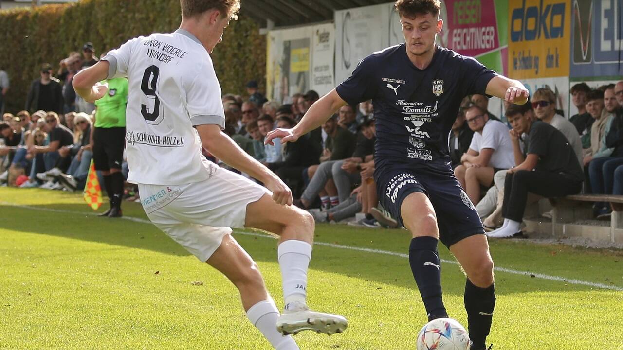 Almir Omanovic (rechts) und Co. empfangen Adnet.  Almir Omanovic (rechts) und Co. empfangen Adnet.