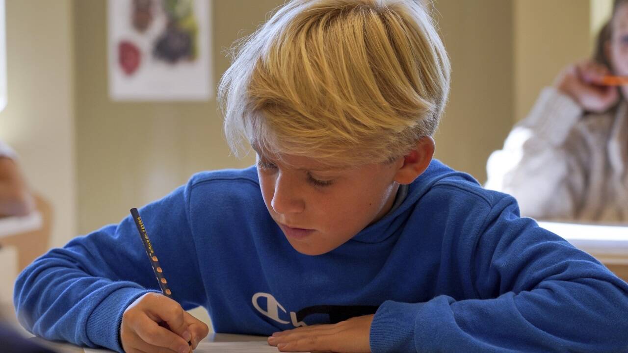 Stift statt Tablet: Schwedische Schüler üben wieder anders.  Stift statt Tablet: Schwedische Schüler üben wieder anders.