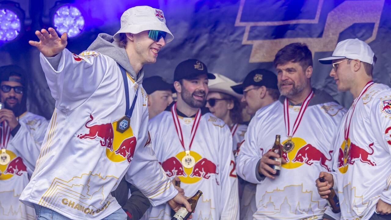 Die Salzburger Eishockey-Familie feierte mit ihren Fans den Titel. 