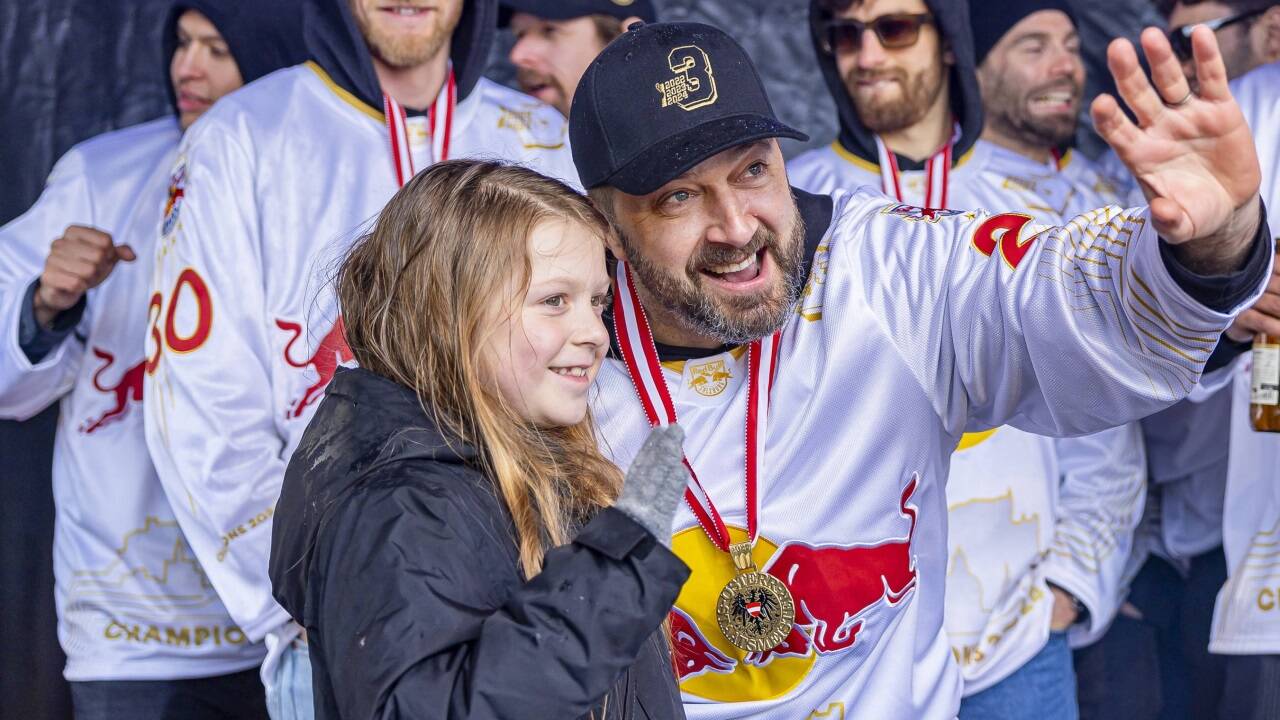 Die Salzburger Eishockey-Familie feierte mit ihren Fans den Titel. 