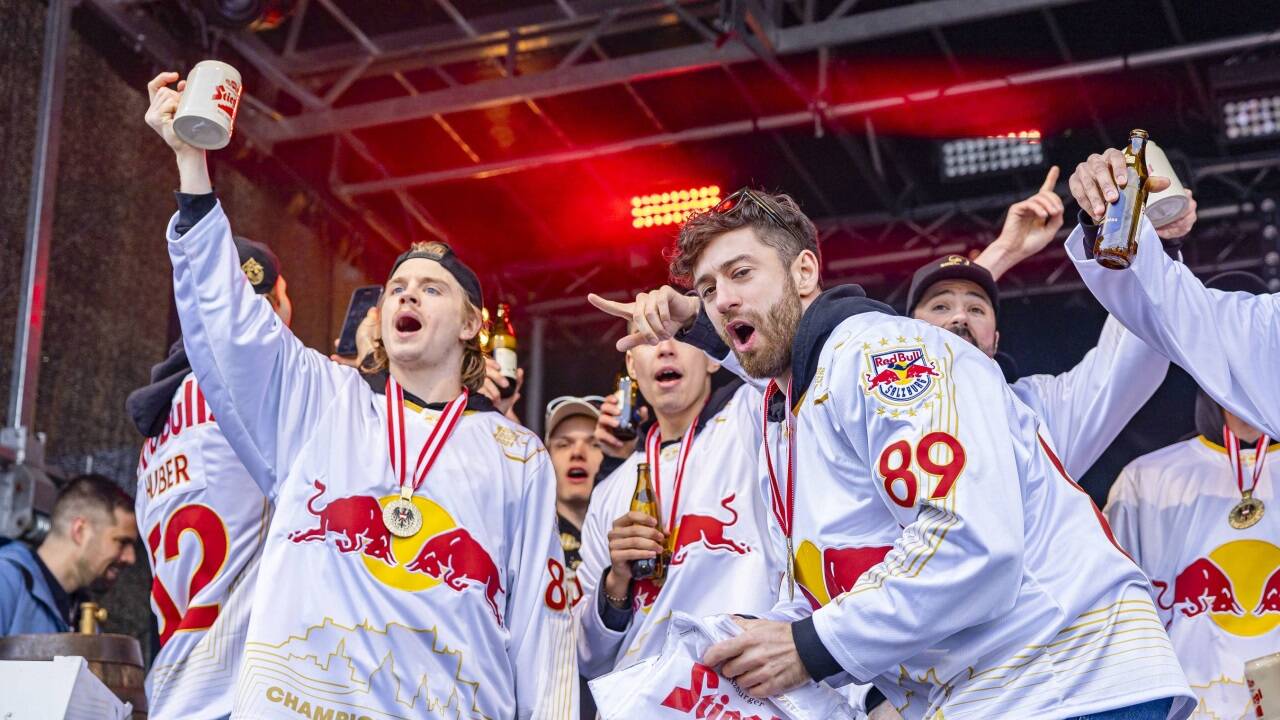 Die Salzburger Eishockey-Familie feierte mit ihren Fans den Titel. 