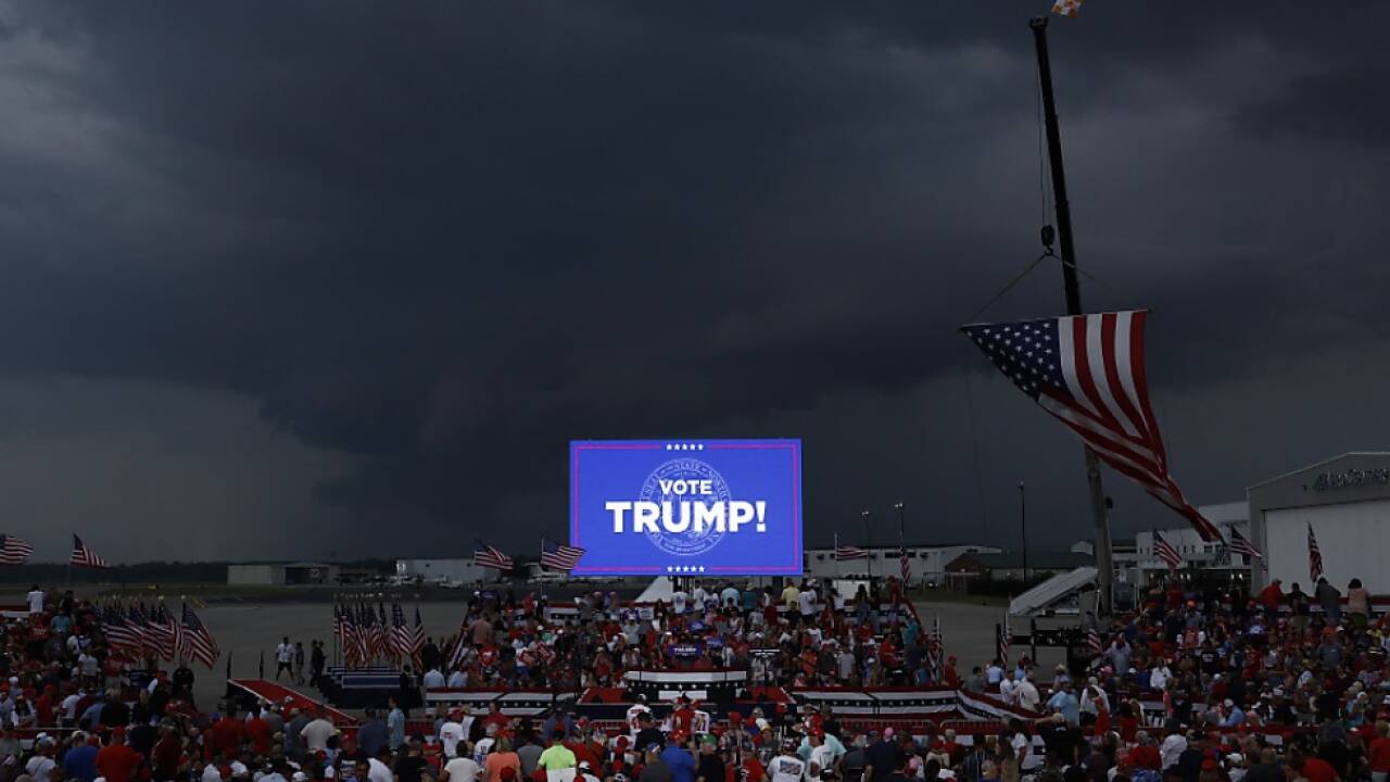 Sturm verhinderte Wahlkampfveranstaltung von Trump 