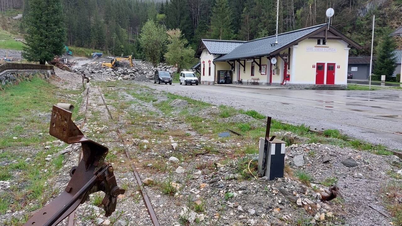 Die beim Unwetter im August 2021 verwüstete Endstation der Pinzgauer Lokalbahn. 