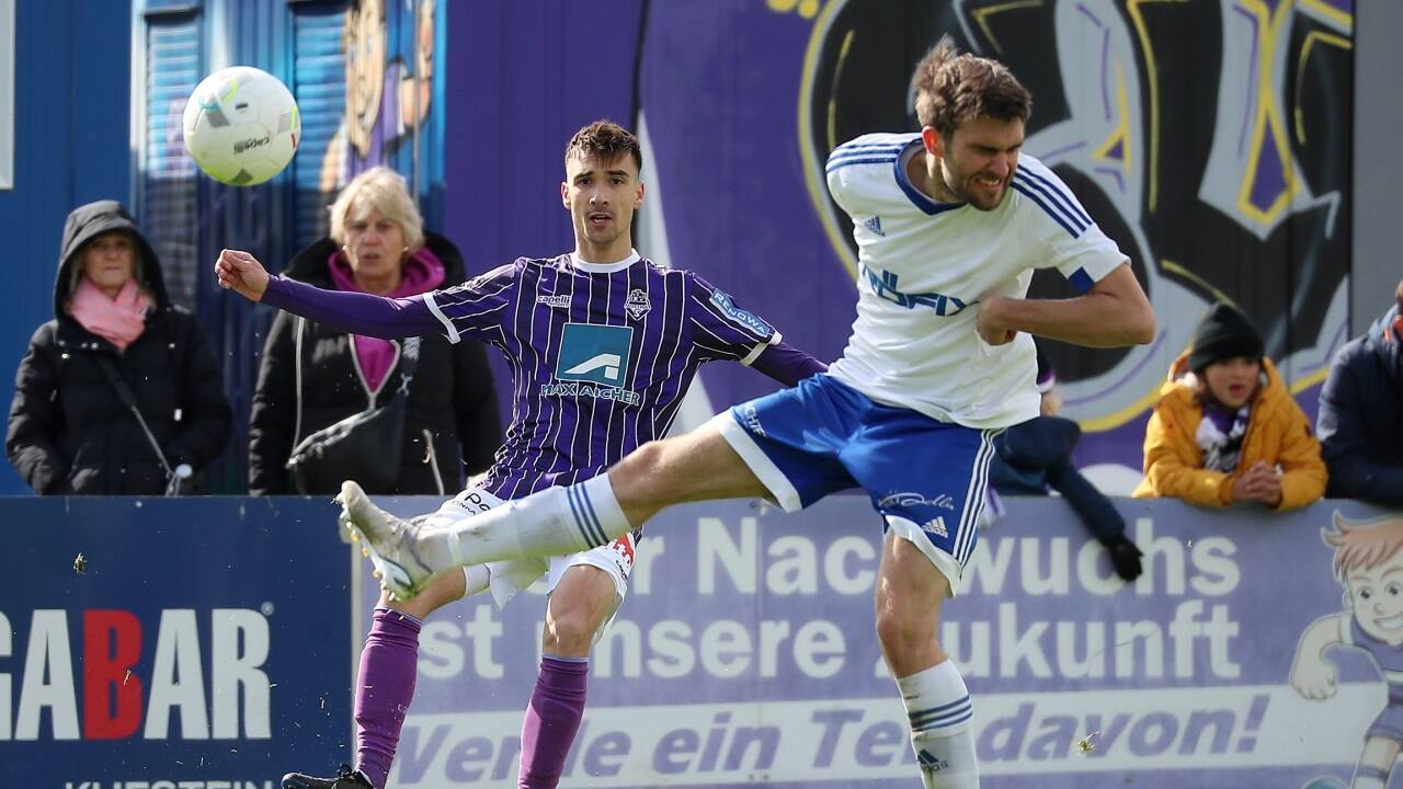 Alexander Schwaighofer (l.) erzielte beim 4:1-Sieg gegen Röthis zwei Treffer.  Alexander Schwaighofer (l.) erzielte beim 4:1-Sieg gegen Röthis zwei Treffer.