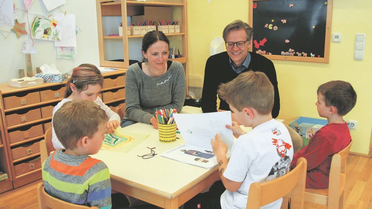 Tamswegs Bürgermeister Wolfgang Pfeifenberger und Kindergartenleiterin Maria Fanninger berichteten den LN über die aktuelle Kinderbetreuung in der Marktgemeinde Tamsweg inklusive Lokalaugenschein.   