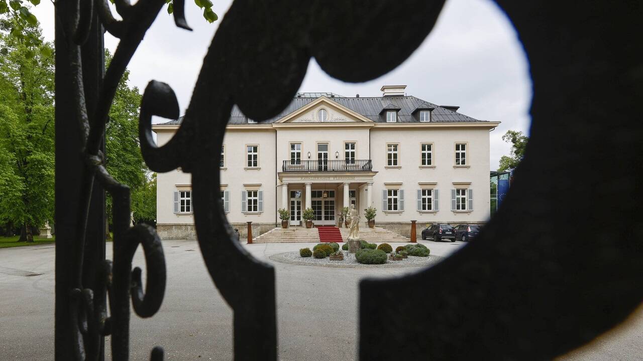 Das „Kavalierhaus“ in Kleßheim trägt seinen Namen seit 1940. Zuvor war es das „Winterschloss“. Heute finden dort Veranstaltungen und Schulungen statt.  